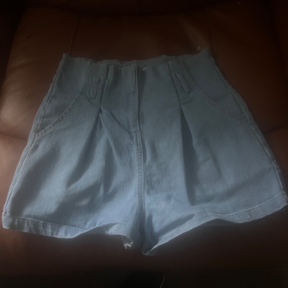 Clothes - Picture 4 of 16